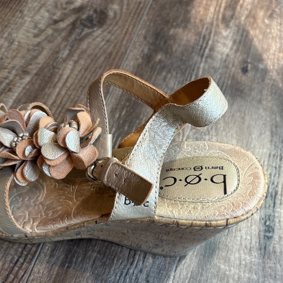 b.o.c. Born Concept Women's Fiore Champagne Sandals with Floral Accents Size 10 - Picture 9 of 14